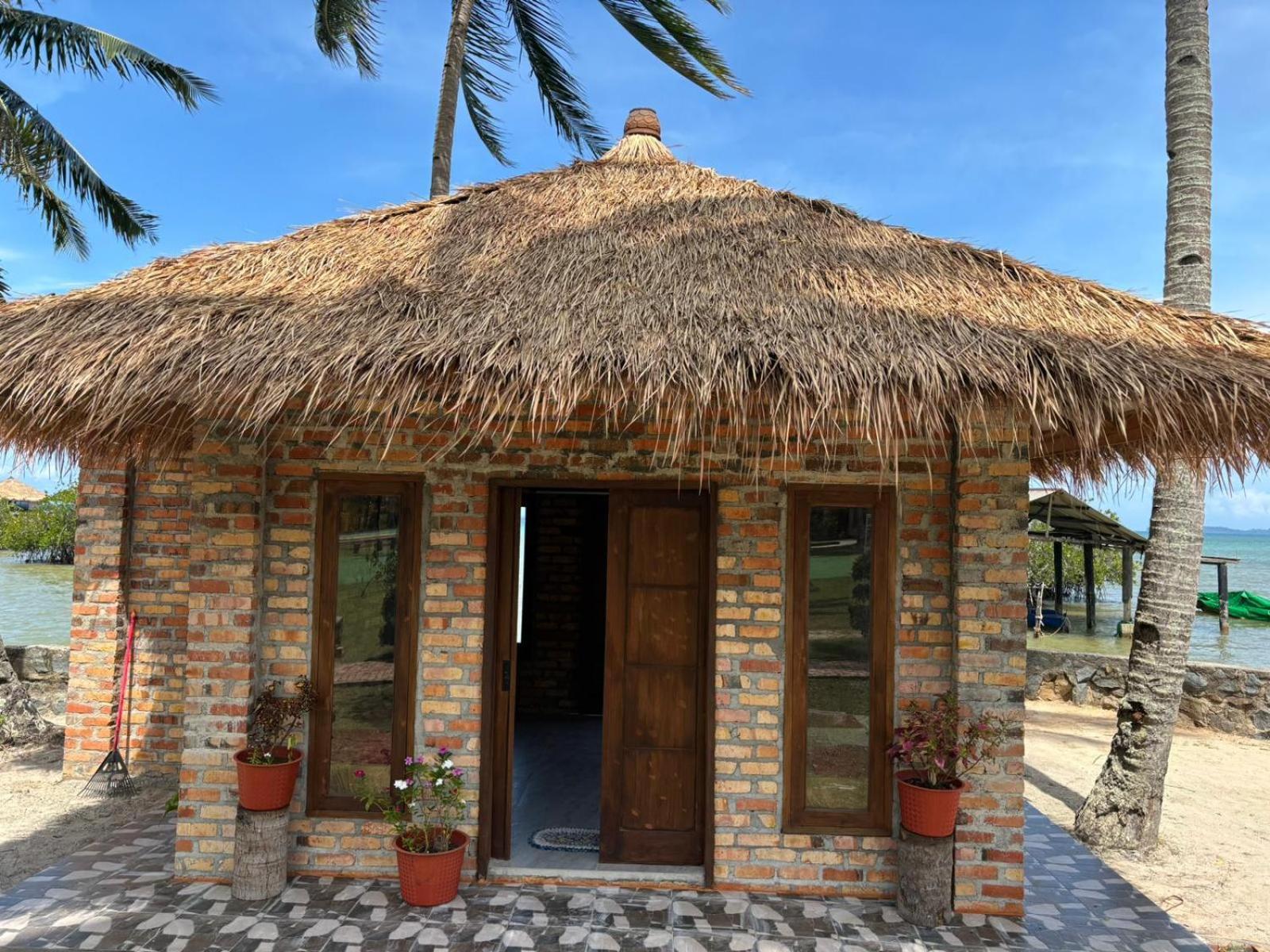 Loola Adventure Resort Teluk Bakau Exteriör bild