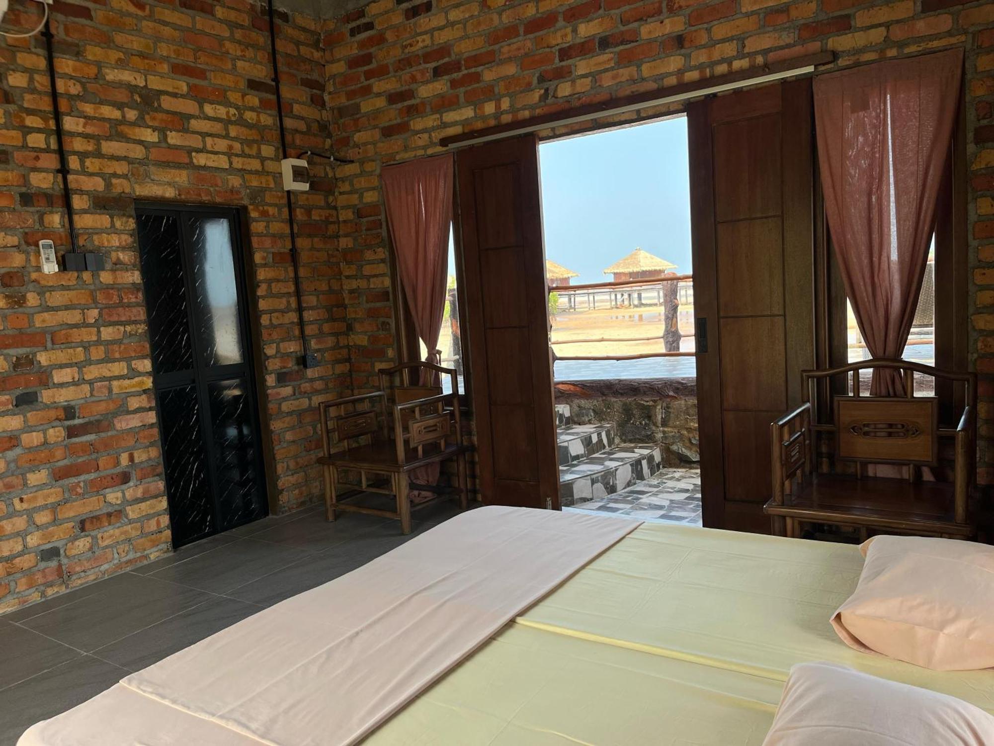Loola Adventure Resort Teluk Bakau Exteriör bild