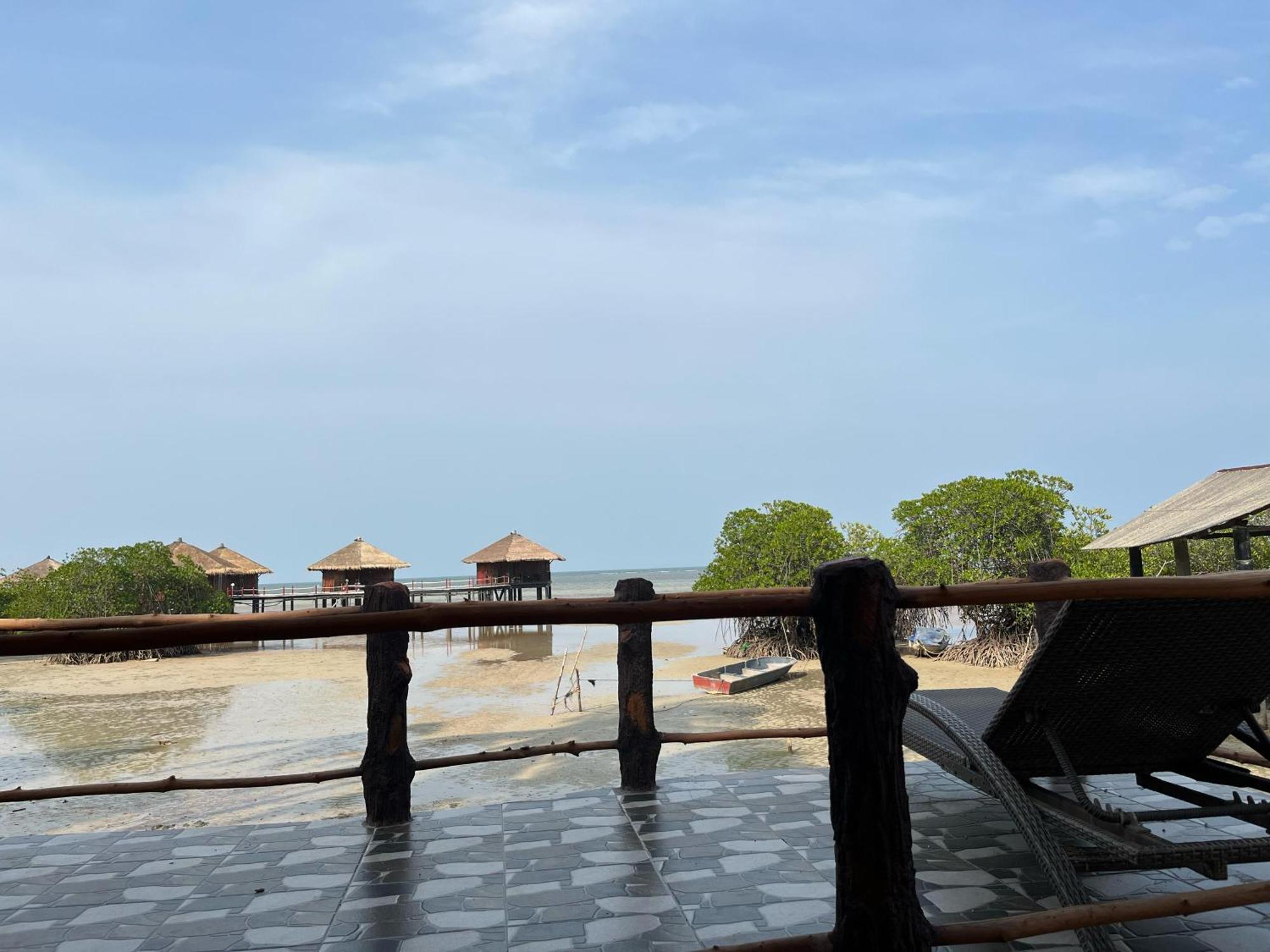 Loola Adventure Resort Teluk Bakau Exteriör bild